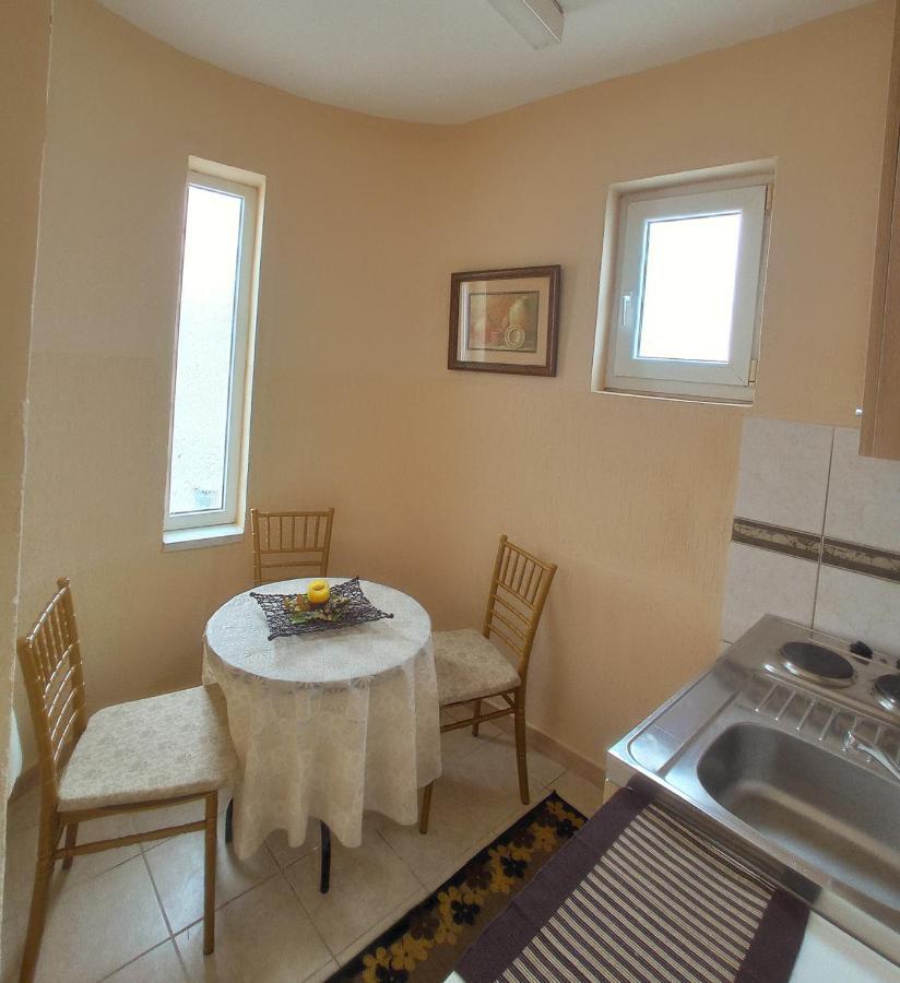 Apartmani Andrijana Ulcinj Exteriör bild