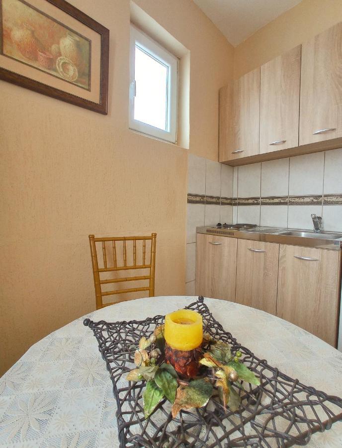 Apartmani Andrijana Ulcinj Exteriör bild